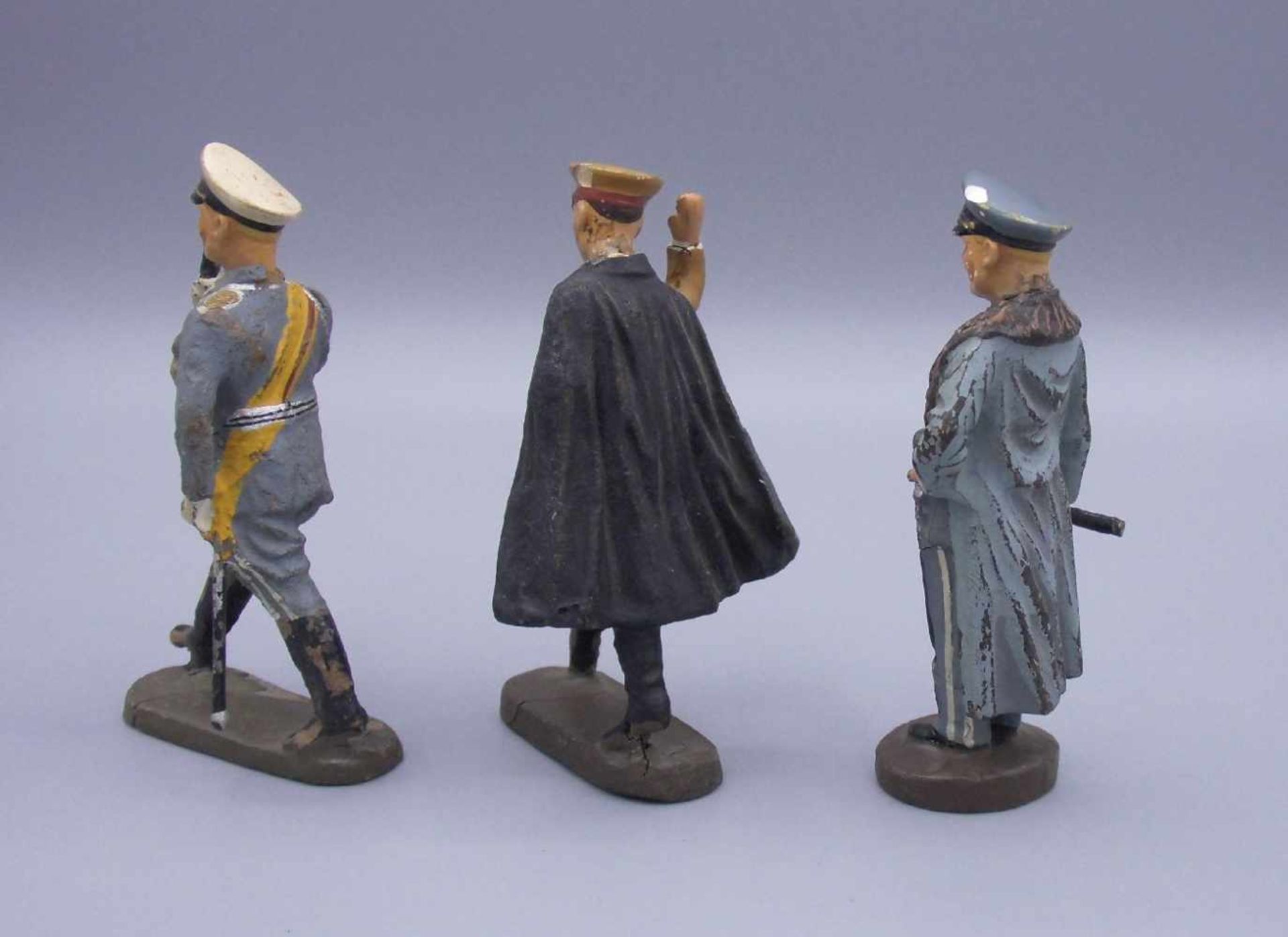 HISTORISCHE SPIELFIGUREN / SPIELZEUG-FIGUREN: HITLER und 2 x GÖRING, 1. H. 20. Jh. / "Drittes - Bild 2 aus 5