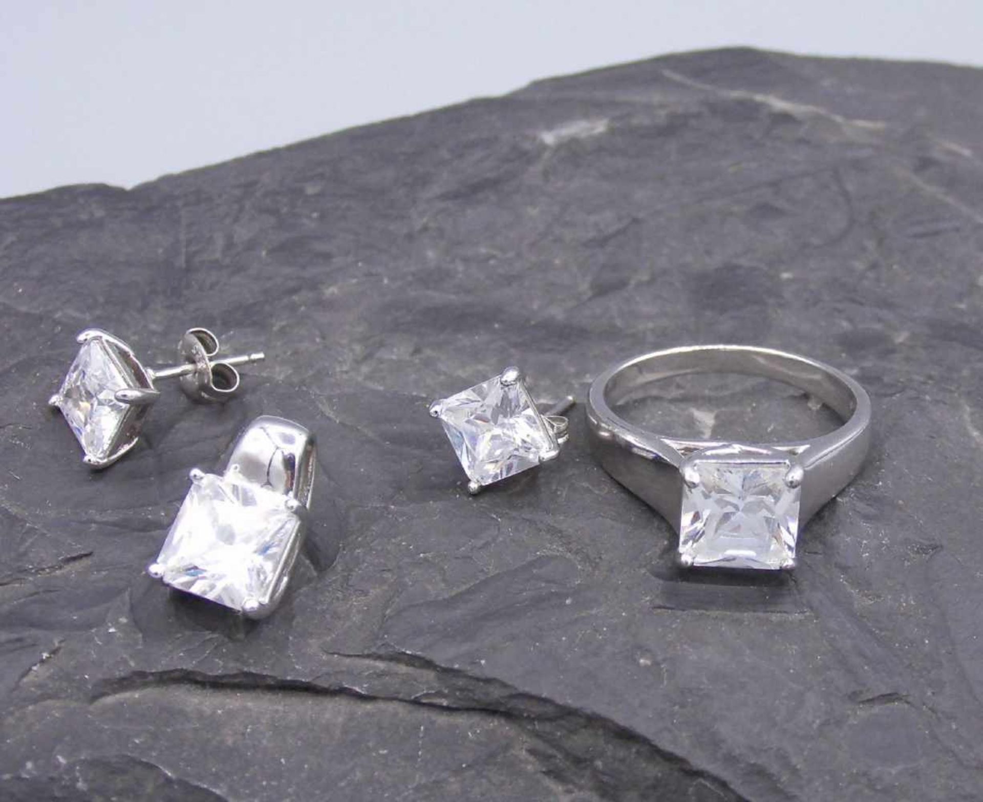 SCHMUCKSET AUS 925er Silber mit Zirkonia-Besatz (insgesamt 9,3 g), bestehend aus Ring (Ring-Gr. 59/