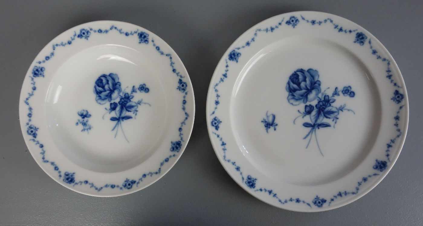 SPEISESERVICE / dinner ware, Manufaktur Fürstenberg, Form "Alt Fürstenberg", Dekor "Lottine" in blau - Image 4 of 7