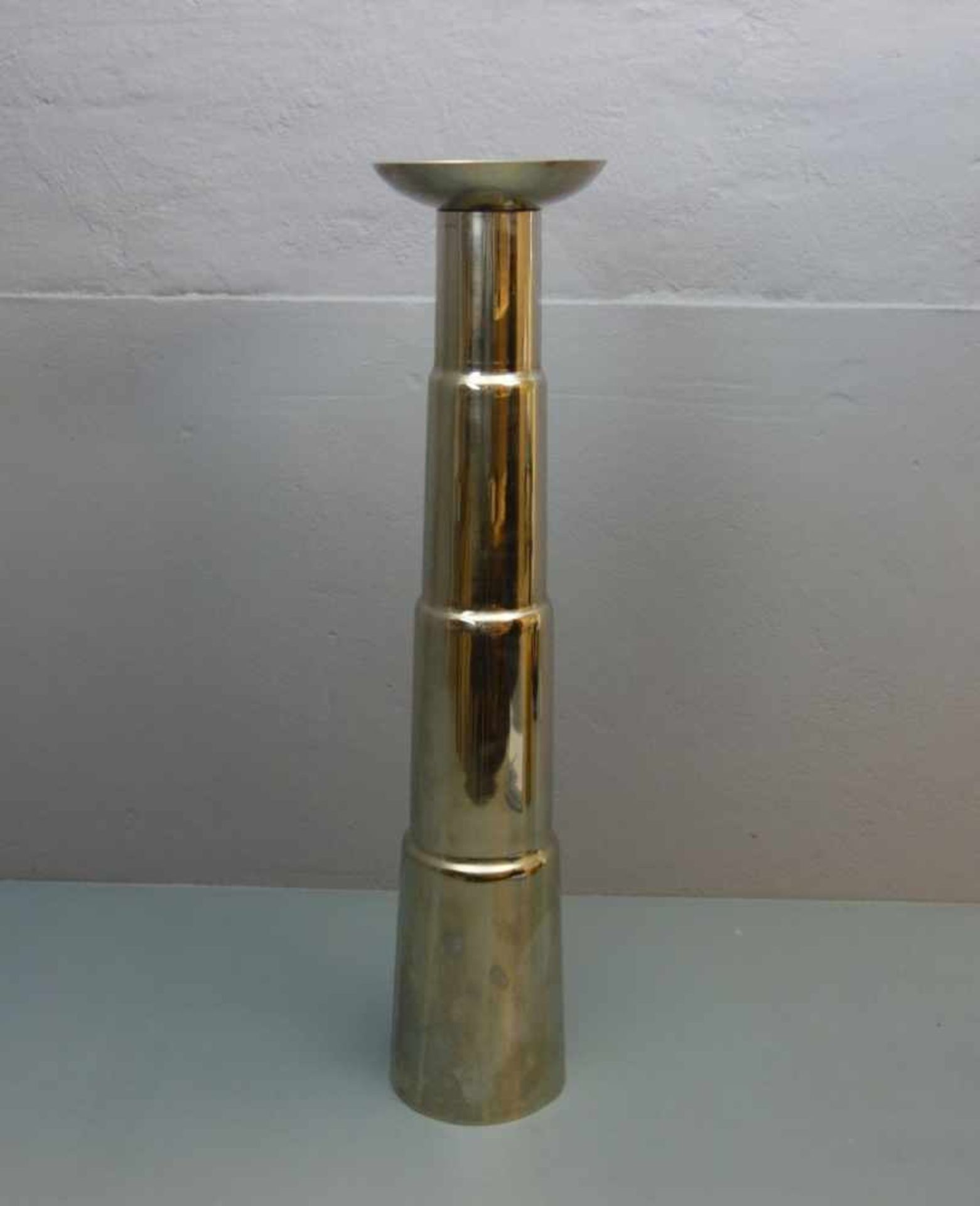 KERZENSTÄNDER / VASE / candleholder / vase, verchromtes Metall. Aufgewölbter Rundstand bzw. flach - Bild 2 aus 3
