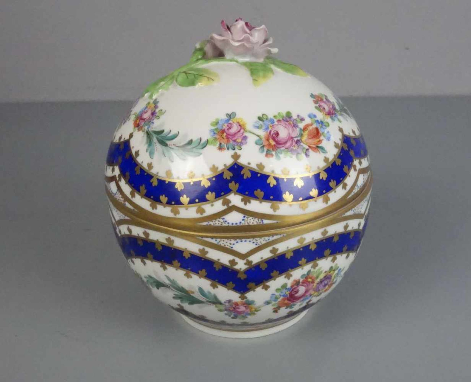 DECKELDOSE / KONFEKTDOSE / BONBONIÈRE / BISKUITDOSE, Porzellan / porcelain box, Sächsische - Bild 2 aus 5