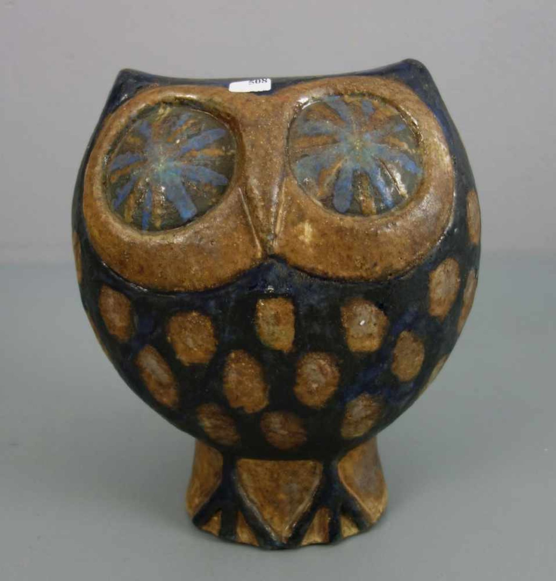 KÜNSTLERKERAMIK / SKULPTUR: "Eule" / owl pottery sculpture, Mitte 20. Jh., Studiokeramik, rotbrauner