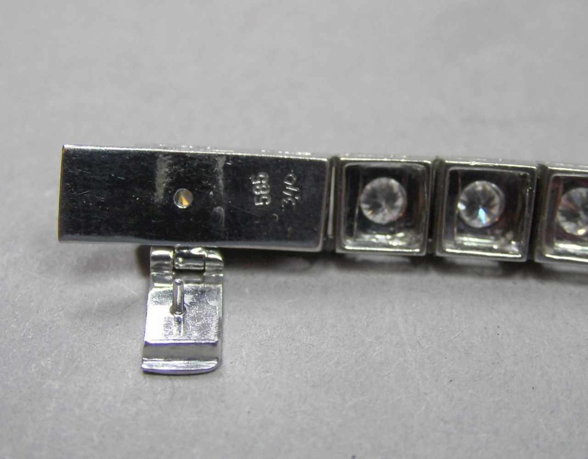 ARMBAND / bracelet, 585er Weissgold (20,6 g), besetzt mit insgesamt 31 Brillanten von je 0,1 ct. - Image 3 of 3