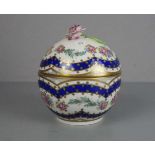 DECKELDOSE / KONFEKTDOSE / BONBONIÈRE / BISKUITDOSE, Porzellan / porcelain box, Sächsische