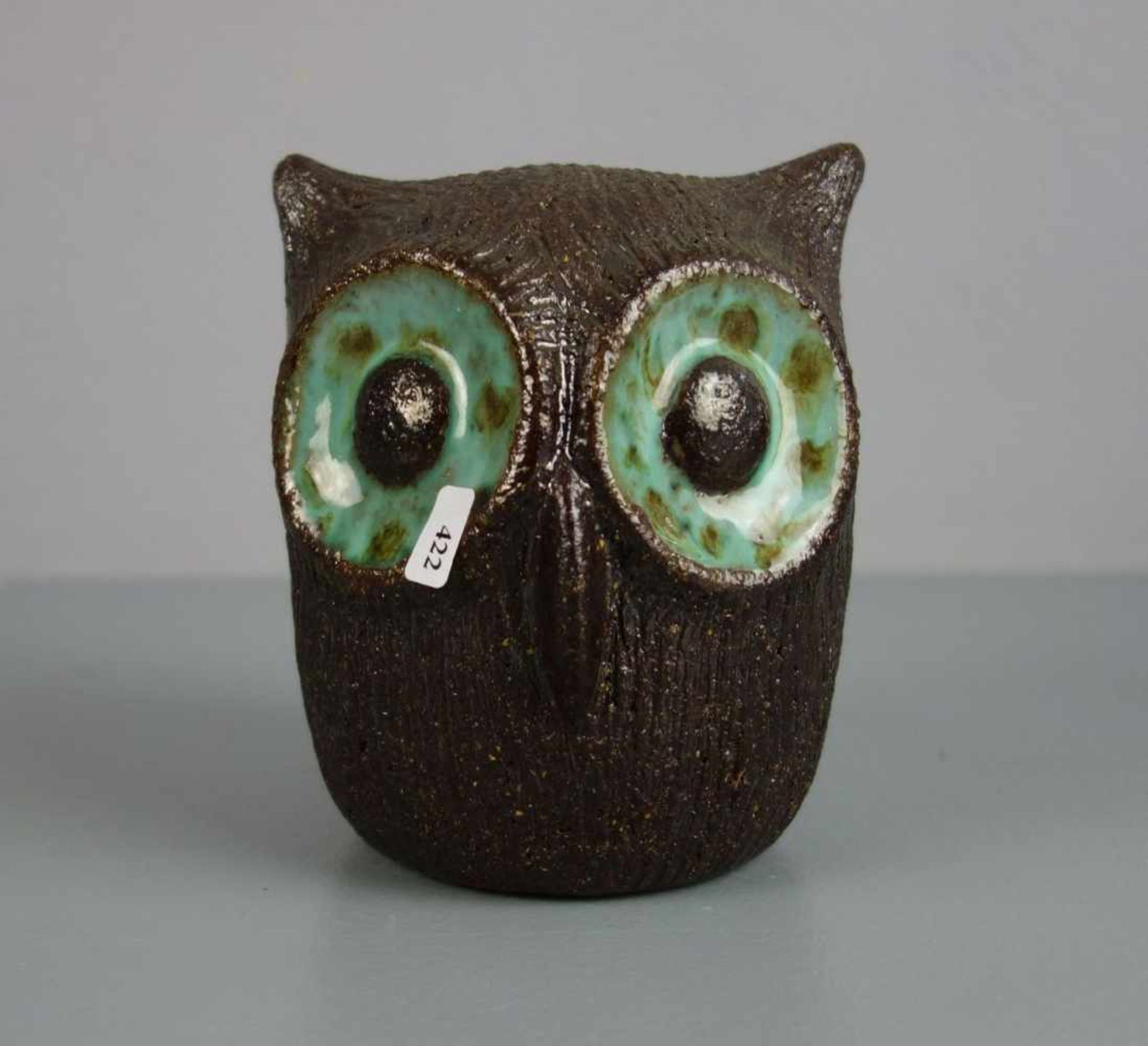 KÜNSTLERKERAMIK / SKULPTUR: "Eule" / owl pottery sculpture, Mitte 20. Jh., Studiokeramik, brauner