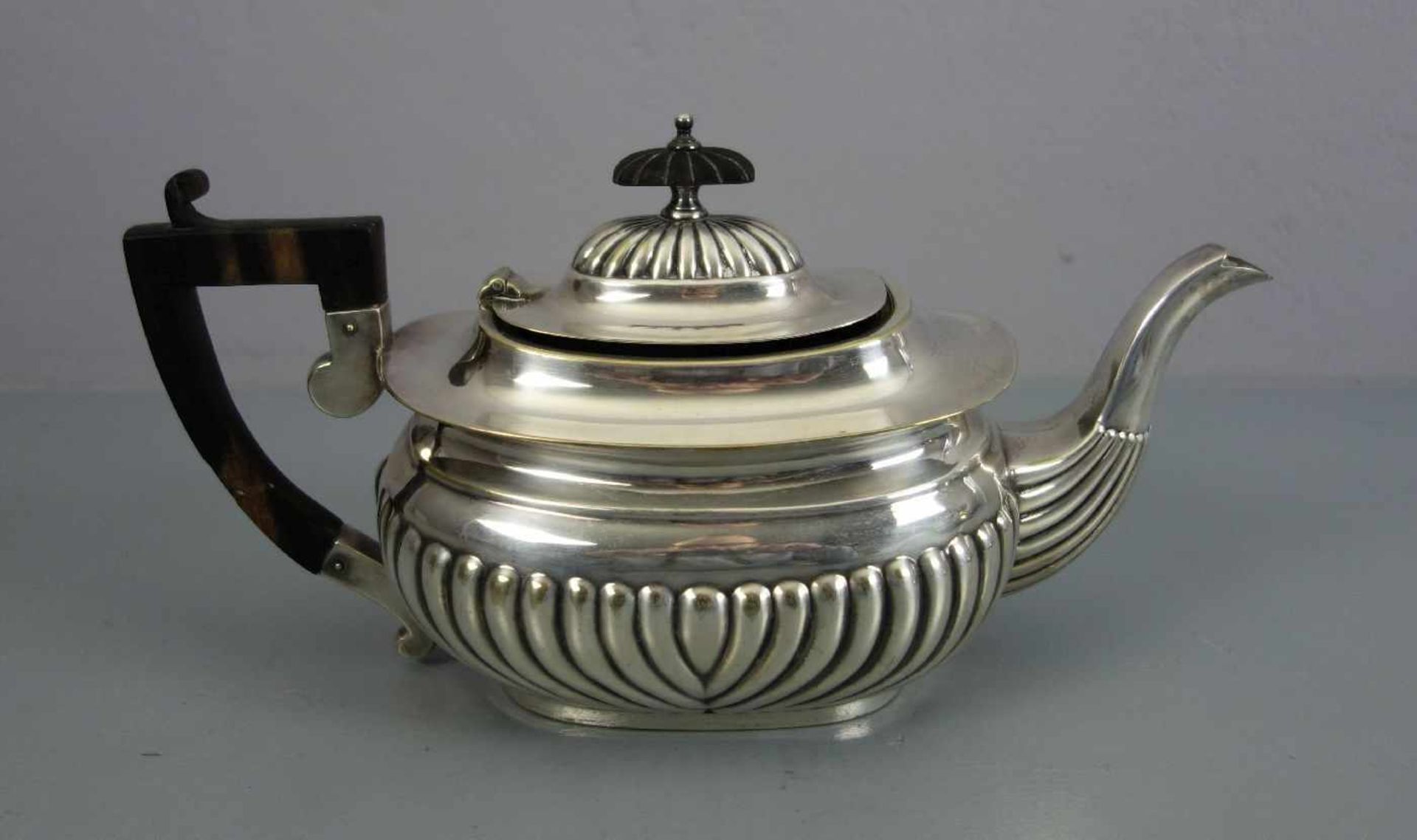 VERSILBERTE TEEKANNE / plated tea-pot, England, um 1900, unter dem Stand bezeichnet "EPNS". Kanne - Image 3 of 5