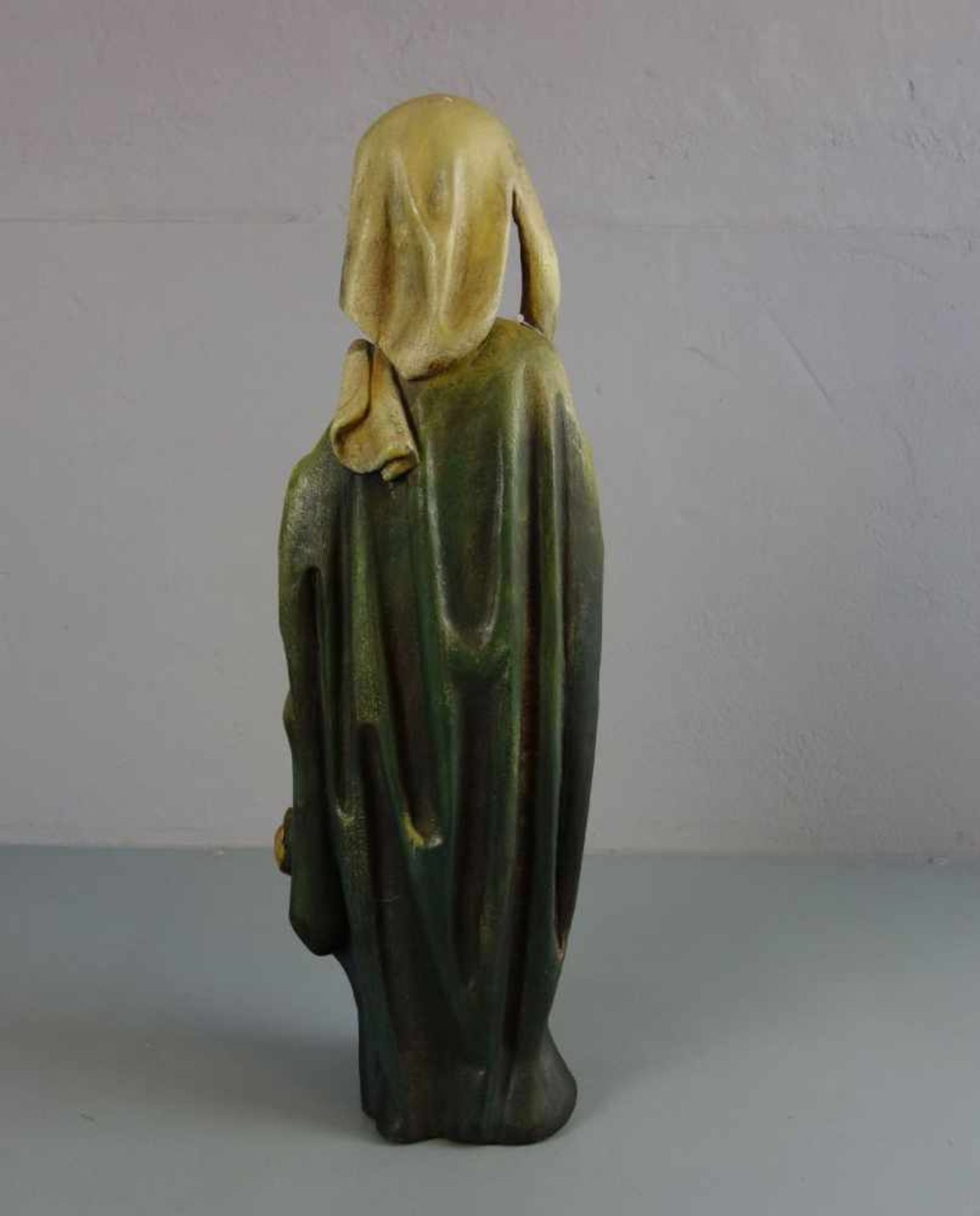 WEISGERBER, KARL-HEINZ (20. Jh.), Skulptur / sculpture: "Heilige Elisabeth von Thüringen", Holz - Bild 3 aus 3