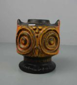 KÜNSTLERKERAMIK: EULEN-VASE / pottery owl vase, Mitte 20. Jh., dunkelblau und orange glasiert, unter