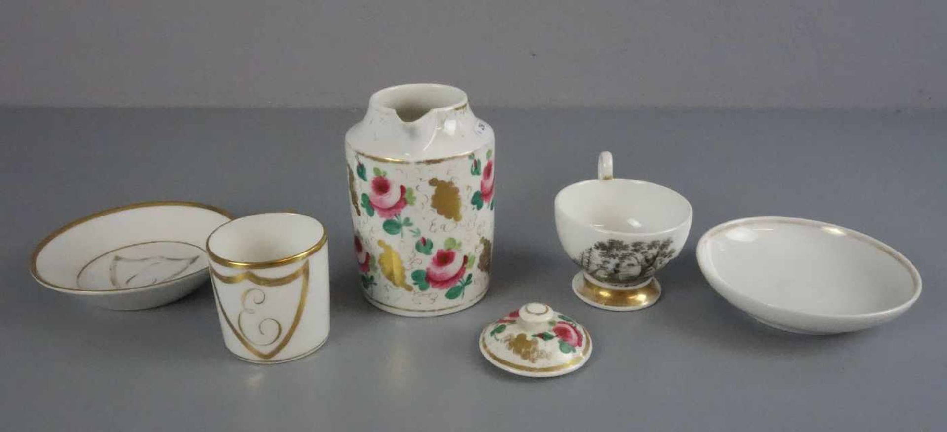 KONVOLUT PORZELLAN DES 19. JH. / BIEDERMEIER / porcelain objects, 19. Jh., Porzellan, polychrom - Bild 3 aus 4