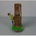 SPIELZEUG: Specht an einem Baumstamm / toy woodpecker, Mitte 20. Jh., Manufaktur Carl Max,