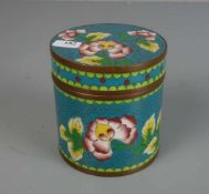 CLOISONNÉ - DOSE / DECKELDOSE / cloisonné box, Emaille über Kupfer, China, 2. Hälfte 20. Jh..