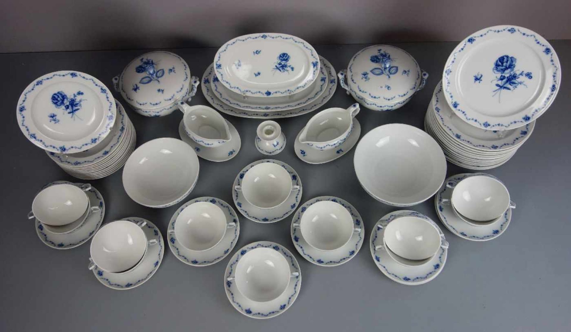 SPEISESERVICE / dinner ware, Manufaktur Fürstenberg, Form "Alt Fürstenberg", Dekor "Lottine" in blau - Bild 2 aus 7