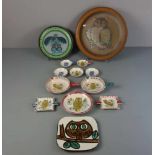 KONVOLUT KERAMIK / SAMMELTELLER MIT EULENDEKOR / ceramic plates, Keramik, farbig gefasst,