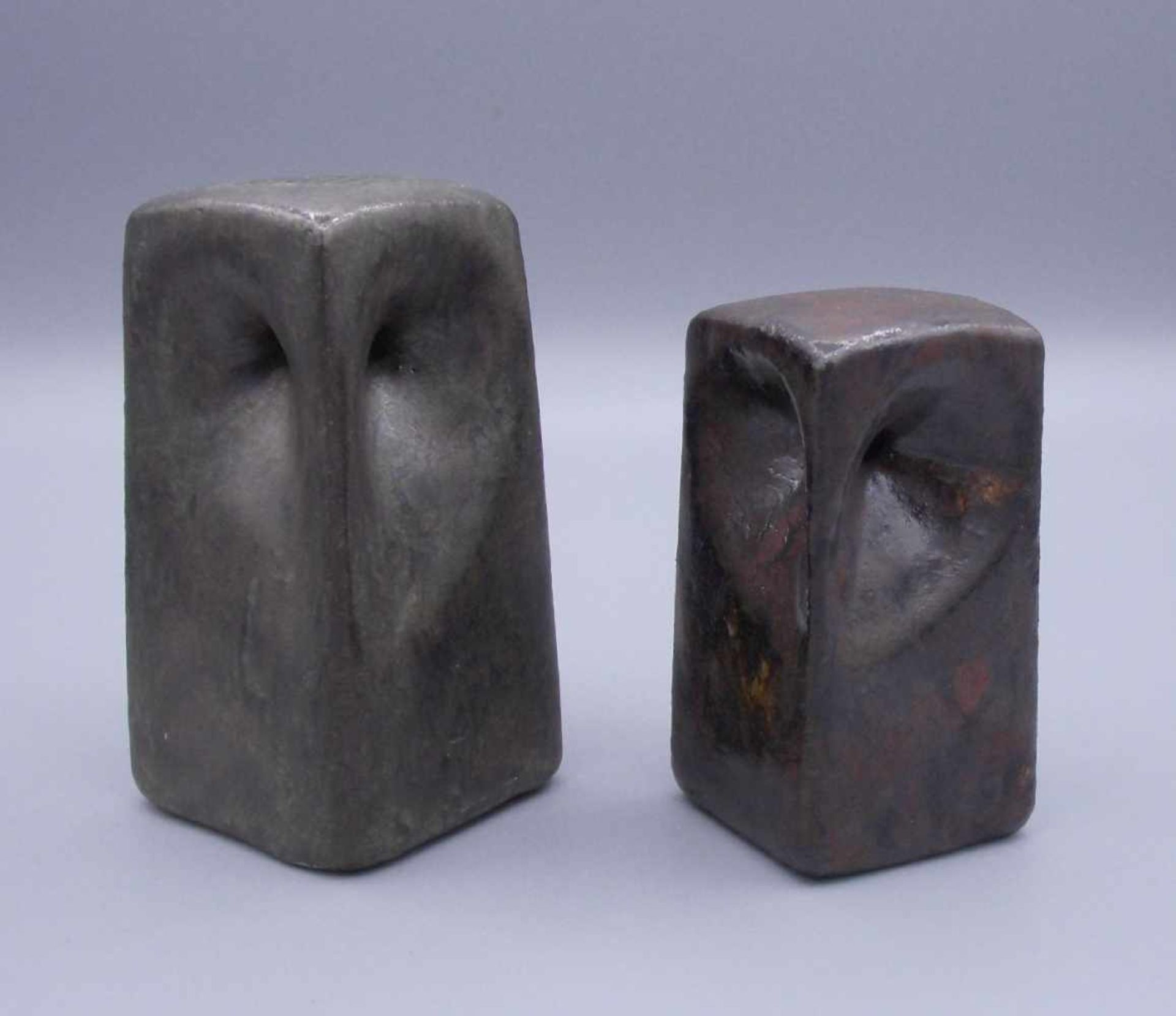 OVERBERG, ROLF (Osnabrück 1933- 1993, ebd.), 2 Skulpturen / two owl pottery sculptures: "Eulen /