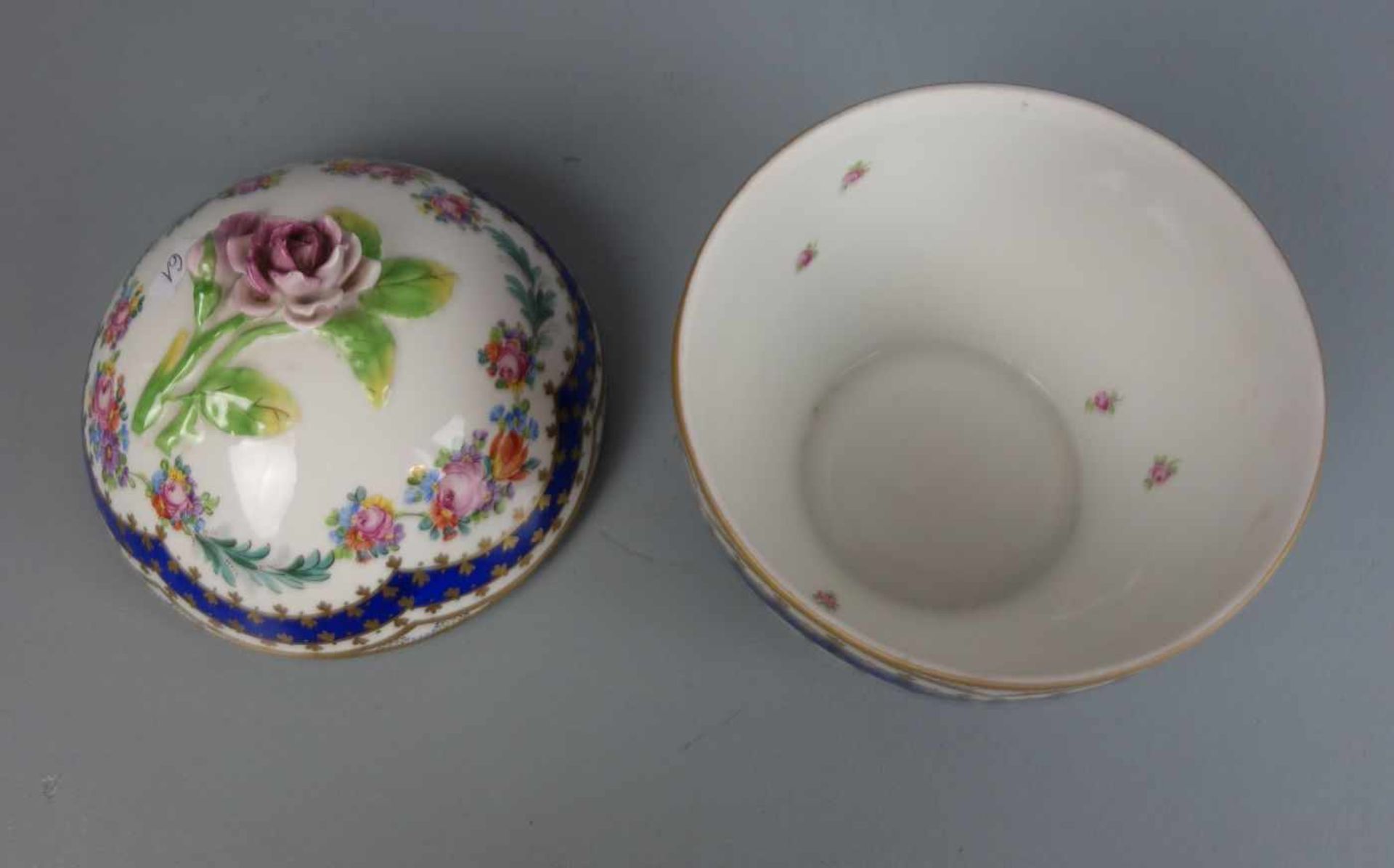 DECKELDOSE / KONFEKTDOSE / BONBONIÈRE / BISKUITDOSE, Porzellan / porcelain box, Sächsische - Bild 3 aus 5