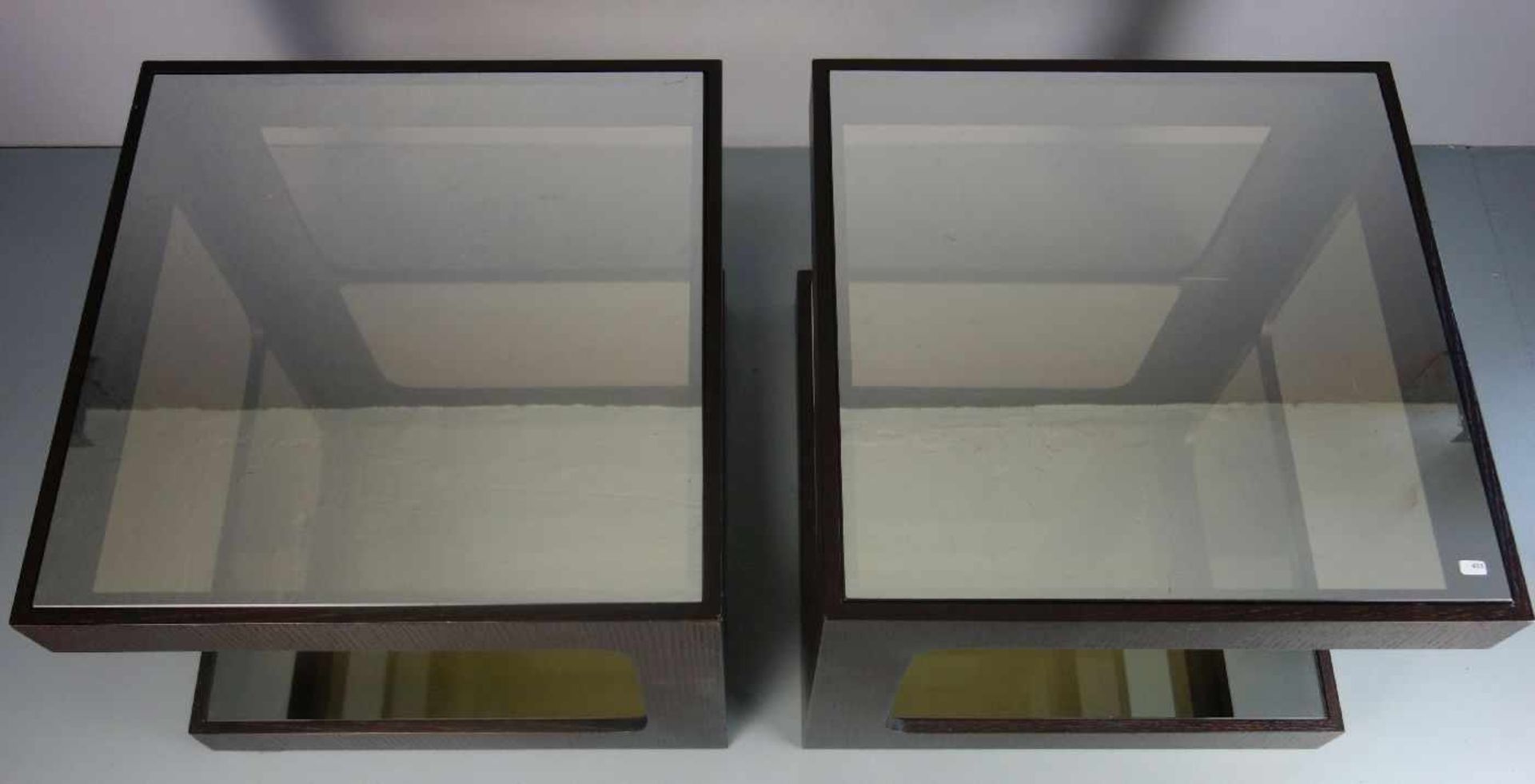 PAAR TISCHE / BEISTELLTISCHE / pair of tables, Karreeform, 1960er Jahre. Dunkelbraun lasierte - Bild 2 aus 3