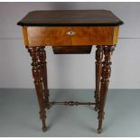 NÄHTISCH / sewing table, um 1900. Dunkel lasierte Buche, Nussbaumfurnier und ebonisierte Partien.