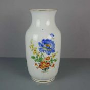 VASE / BODENVASE, Porzellan, Manufaktur Meissen, unterglasurblaue Schwertermarke, Marke seit 1934 (