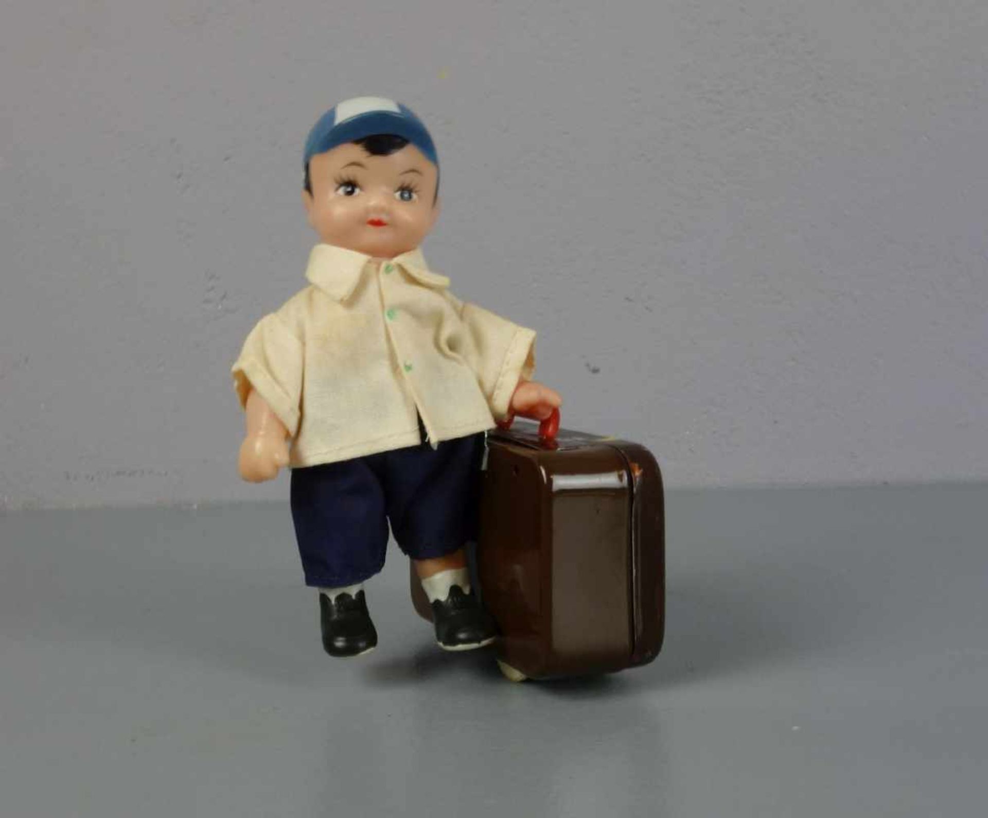 BLECHSPIELZEUG / SPIELZEUGFIGUR : Junge mit Koffer / Kofferträger / tin toy boy with a case, wohl - Bild 3 aus 6