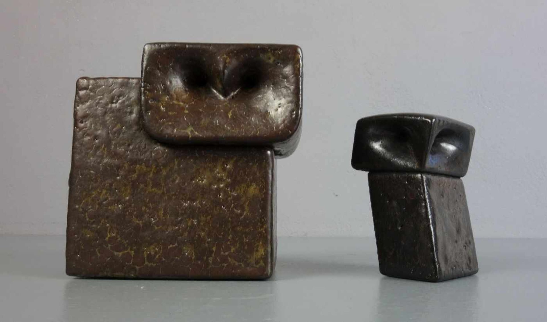 OVERBERG, ROLF (Osnabrück 1933- 1993, ebd.), 2 Skulpturen / two owl pottery sculptures: "Eulen / - Bild 2 aus 3