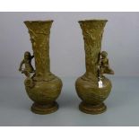 JUGENDSTIL VASENPAAR / pair of art nouveau vases, grünlich bronzierter Zinkguss, um 1900.