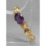 ARMBAND MIT AMETHYSTBESATZ / bracelet, 750er Rotgold (19,3 g), Italien Marke 1944-1966; durchbrochen