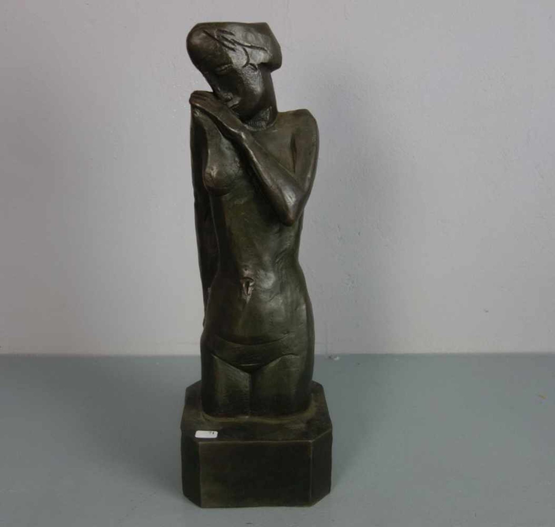 CANTRÉ, JOZEF ( Gent 1890-1957 ebd.), Skulptur / sculpture: "Femme Nue" / "Sinnende", Bronze,