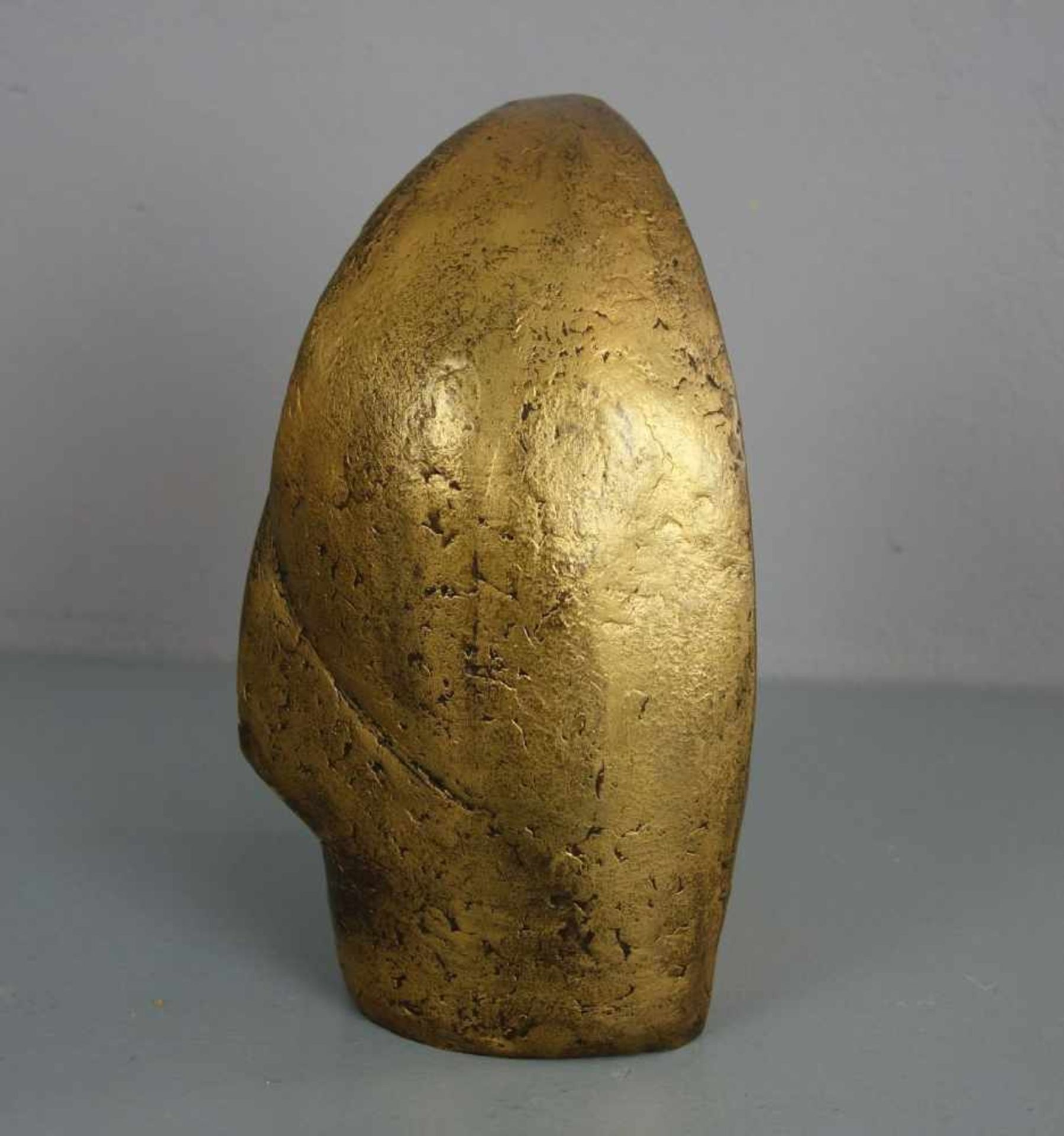 BILDHAUER DES 20./21. Jh., Skulptur / sculpture: "Kopf einer jungen Frau", Bronze, goldfarben - Image 4 of 4