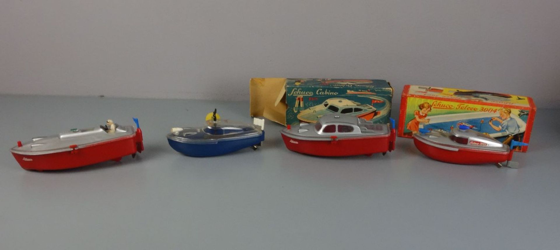 KONVOLUT VON 4 BLECHSPIELZEUG BOOTEN / toy boats, Mitte 20. Jh., lithografiertes Blech und