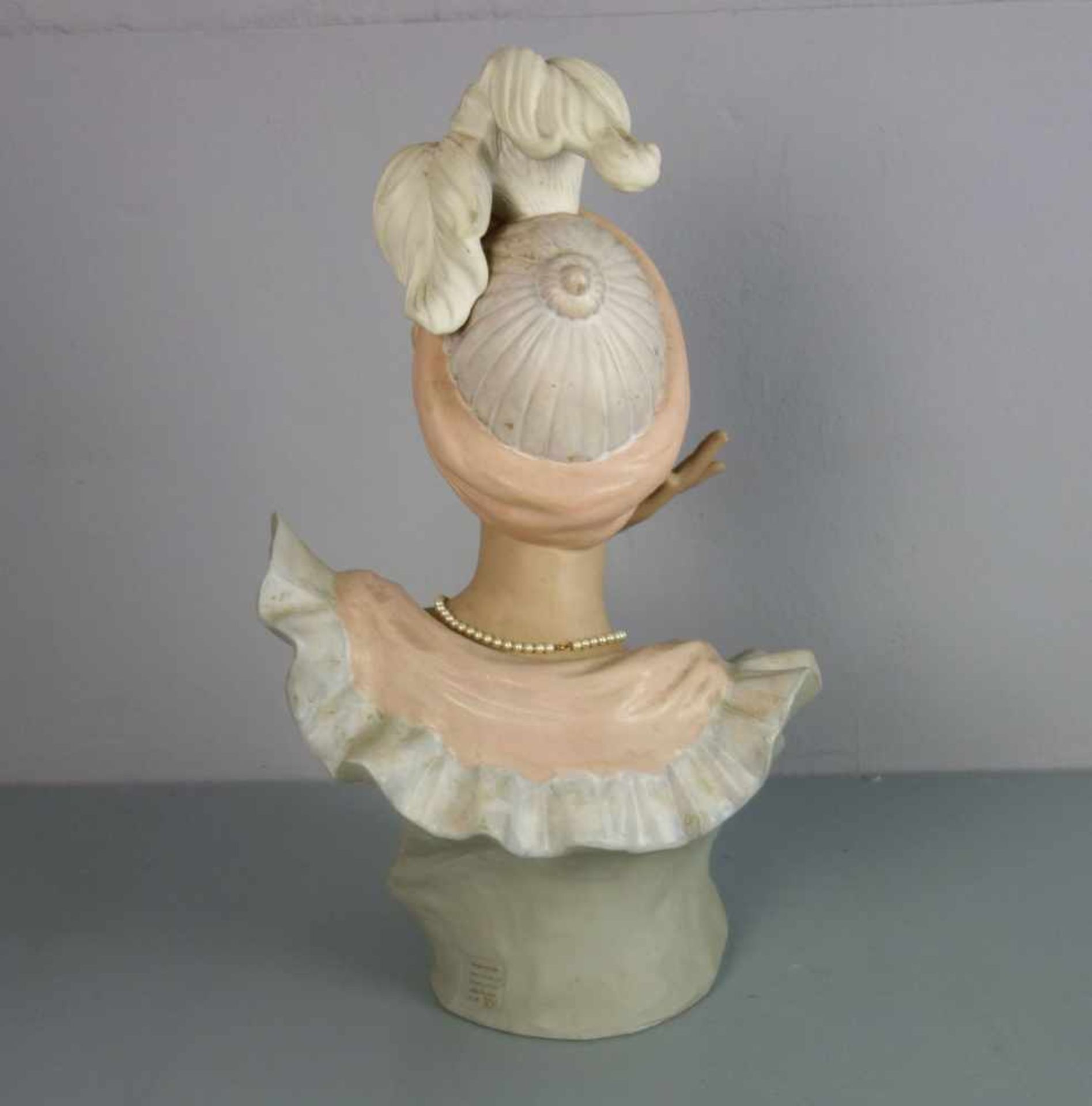 PORZELLAN - BÜSTE / porcelain figure "Maskenball / Junge Frau mit venezianischer Maske", - Image 3 of 5