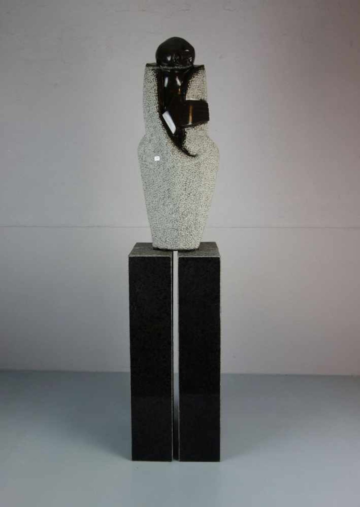 MODERNE SKULPTUR - KANYEMBA, DENNY (geb. 1973 in Chitungwiza / Simbabwe), Skulptur / sculpture: "