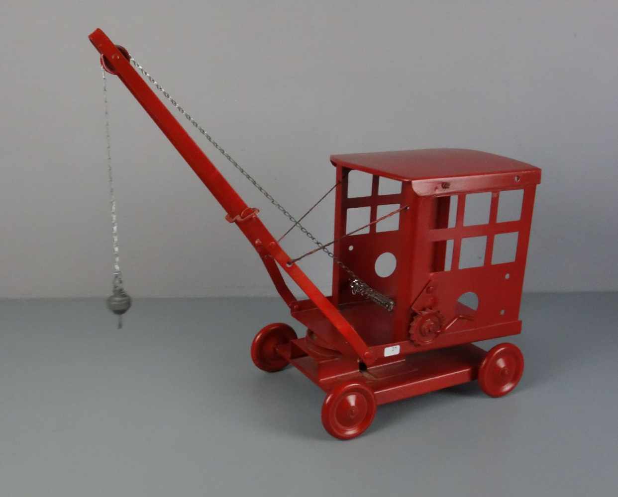 BLECHSPIELZEUG: "Kran" / tin toy truck crane, Eisenblech, rot lackiert, ungemarkt, 2. Hälfte 20. - Image 5 of 6