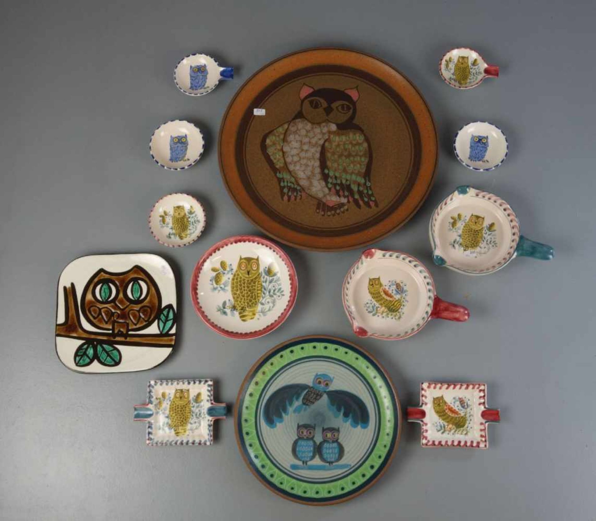 KONVOLUT KERAMIK / SAMMELTELLER MIT EULENDEKOR / ceramic plates, Keramik, farbig gefasst, - Image 2 of 3