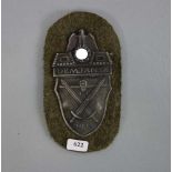 ABZEICHEN / ÄRMELSCHILD: DEMJANSK - 1942, Metall auf grünem Stoff, "Drittes Reich" / WK II, wohl
