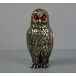 SKULPTUR "Eule" / metal owl sculpture, 20. Jh., silberfarbenes Metall mit roten Glasaugen,