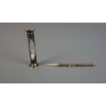 SILBERTEILE: SANDUHR UND ZAHNSTOCHER/ hourglass and toothpick, 20. Jh.. 1) Sanduhr, 925er Silber,