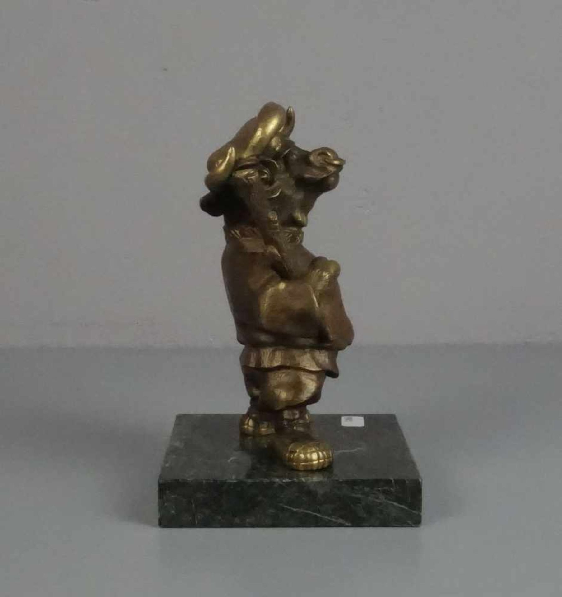 RUSSISCHER BILDHAUER DES 20./21. Jh., Skulptur / sculpture: "Stier als Kosake", Bronze, patiniert, - Image 4 of 5