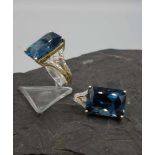 SCHMUCKSET: RING UND ANHÄNGER, ungedeutete Manufakturpunze, jeweils aus 585er Gelbgold mit