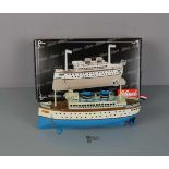 BLECHSPIELZEUG / SCHIFF: Blechdampfer - Schuco Queen II / tin toy ship, 2. H. 20. Jh., Manufaktur