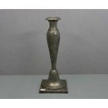 ZINN - LEUCHTER / TISCHLEUCHTER / pewter candlestand, Balusterform mit aufgesetzter Tülle; hoch