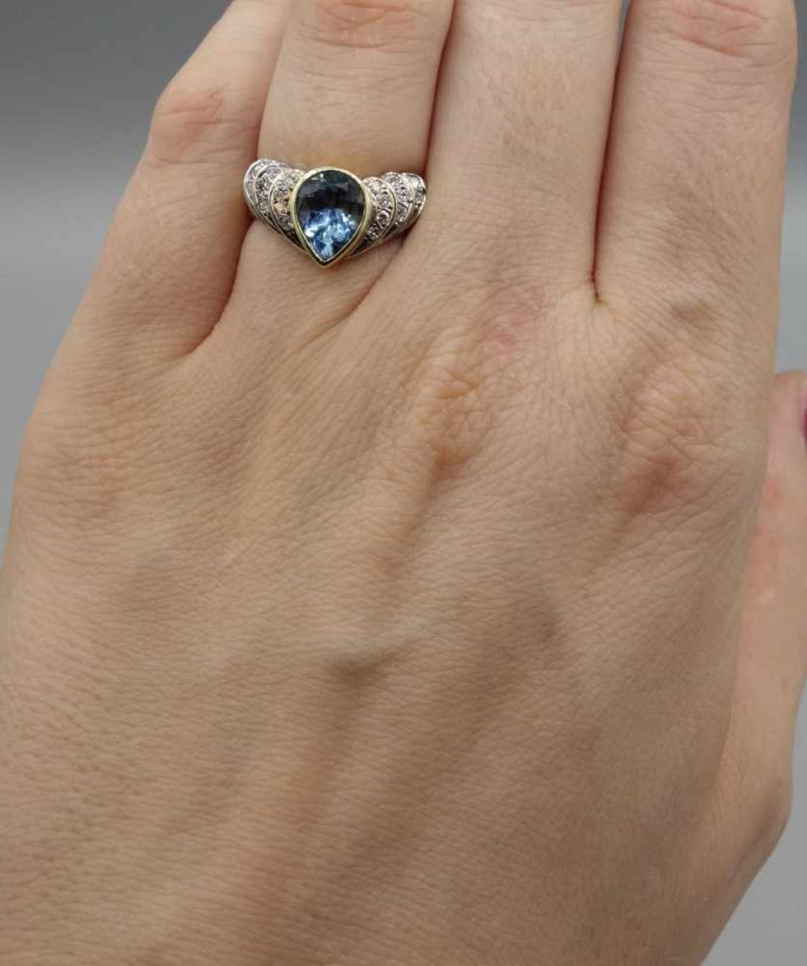 RING MIT AQUAMARIN, 585er Gelbgold mit Weißgoldakzentuierungen, 5,1 Gramm. Ringkopf besetzt mit - Bild 5 aus 5