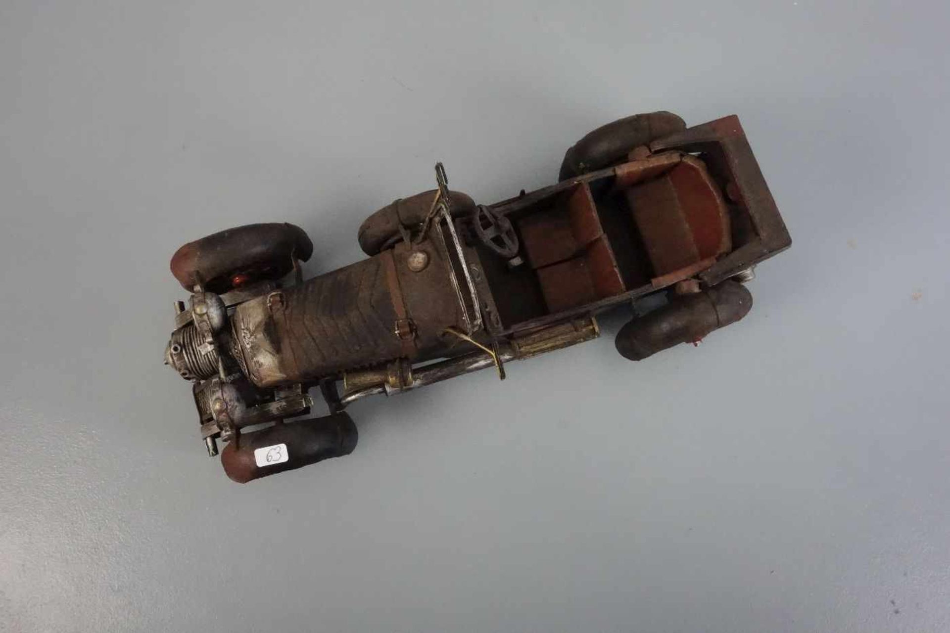 BLECHSPIELZEUG / MODELLAUTO "Oldtimer" / tin toy car, Eisenblech, teils durchbrochen gearbeitet - Bild 2 aus 5