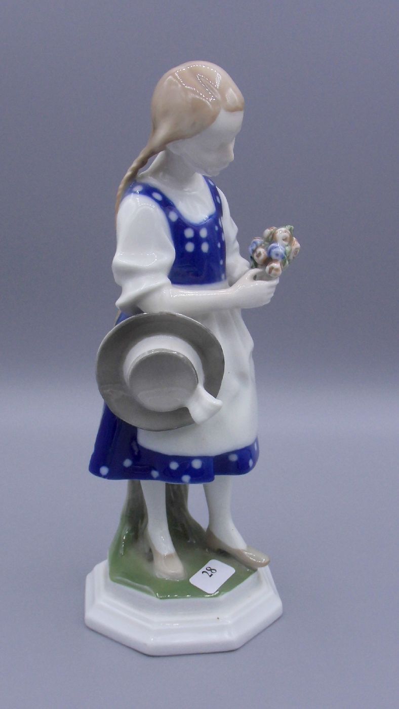 PORZELLANFIGUR "Tiroler Mädchen" / porcelain sculpture of a tyrolean girl, Manufaktur Rosenthal, - Image 4 of 6