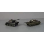 SPIELZEUG / MODELLFAHRZEUGE: ZWEI PANZER / two toy tanks, Manufaktur Solido / Frankreich, farbiges