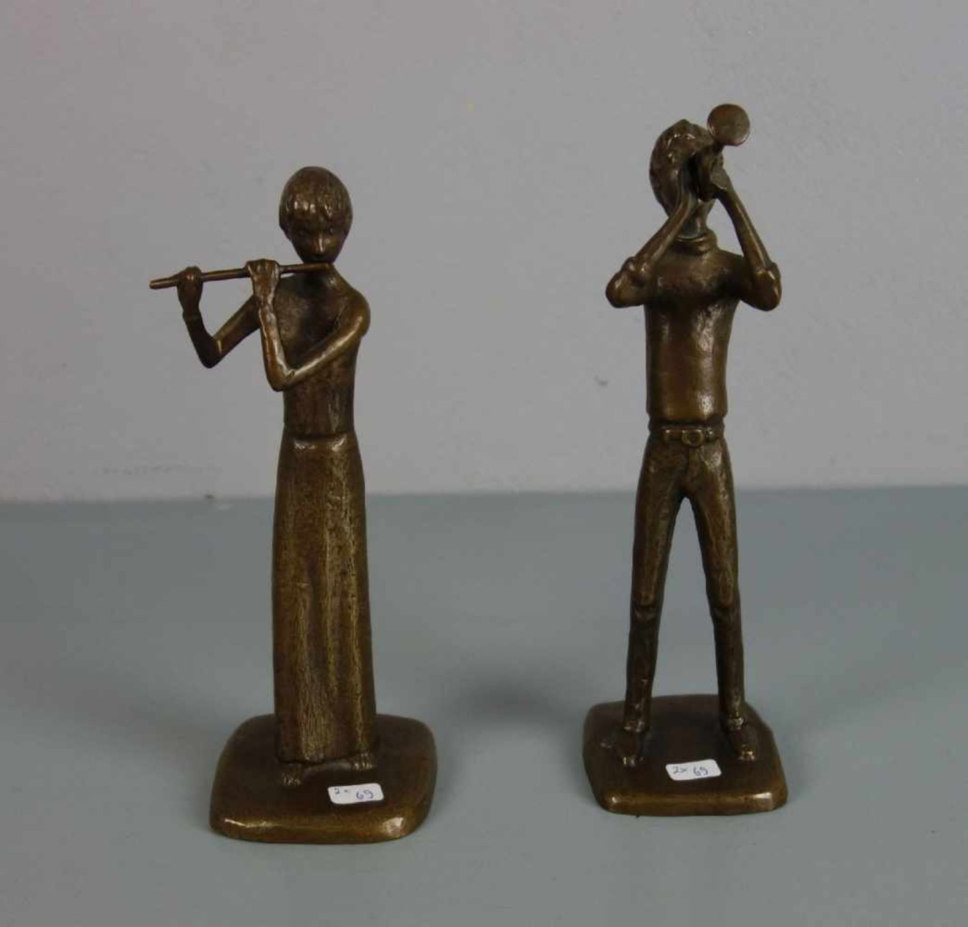 ANONYMER BILDHAUER (20. / 21. JH.), Paar Bronze - Skulpturen: "Trompeter" und "Flötistin" / two