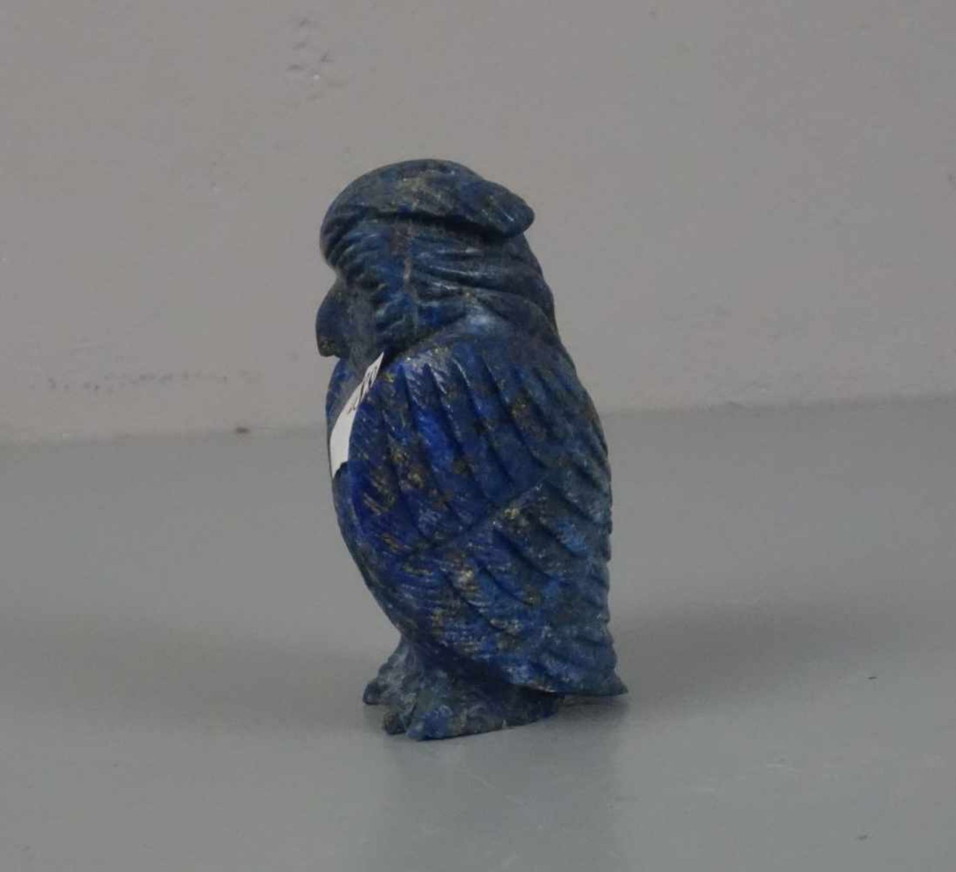 TIERFIGUR / ZIEROBJEKT: Edelstein-Eule / gemstone owl figure, wohl 20. Jh., ungemarkt, geschnitzt, - Bild 4 aus 4