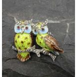 FIGÜRLICHE BROSCHE "EULEN" / owl brooch, 20. Jh., 935er Silber, gemarkt, 11,5 Gramm. Partiell