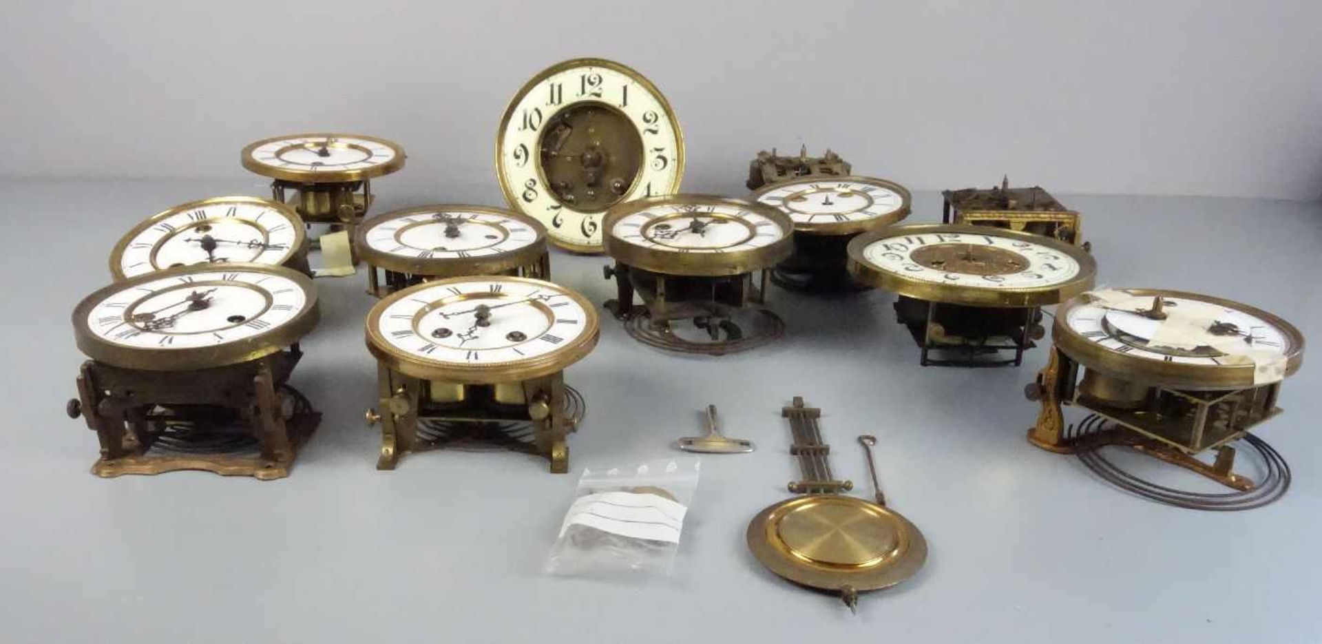 GROSSES KONVOLUT REGULATOR UHRWERKE / clockworks, unterschiedliche Größen, Hersteller und - Bild 2 aus 2