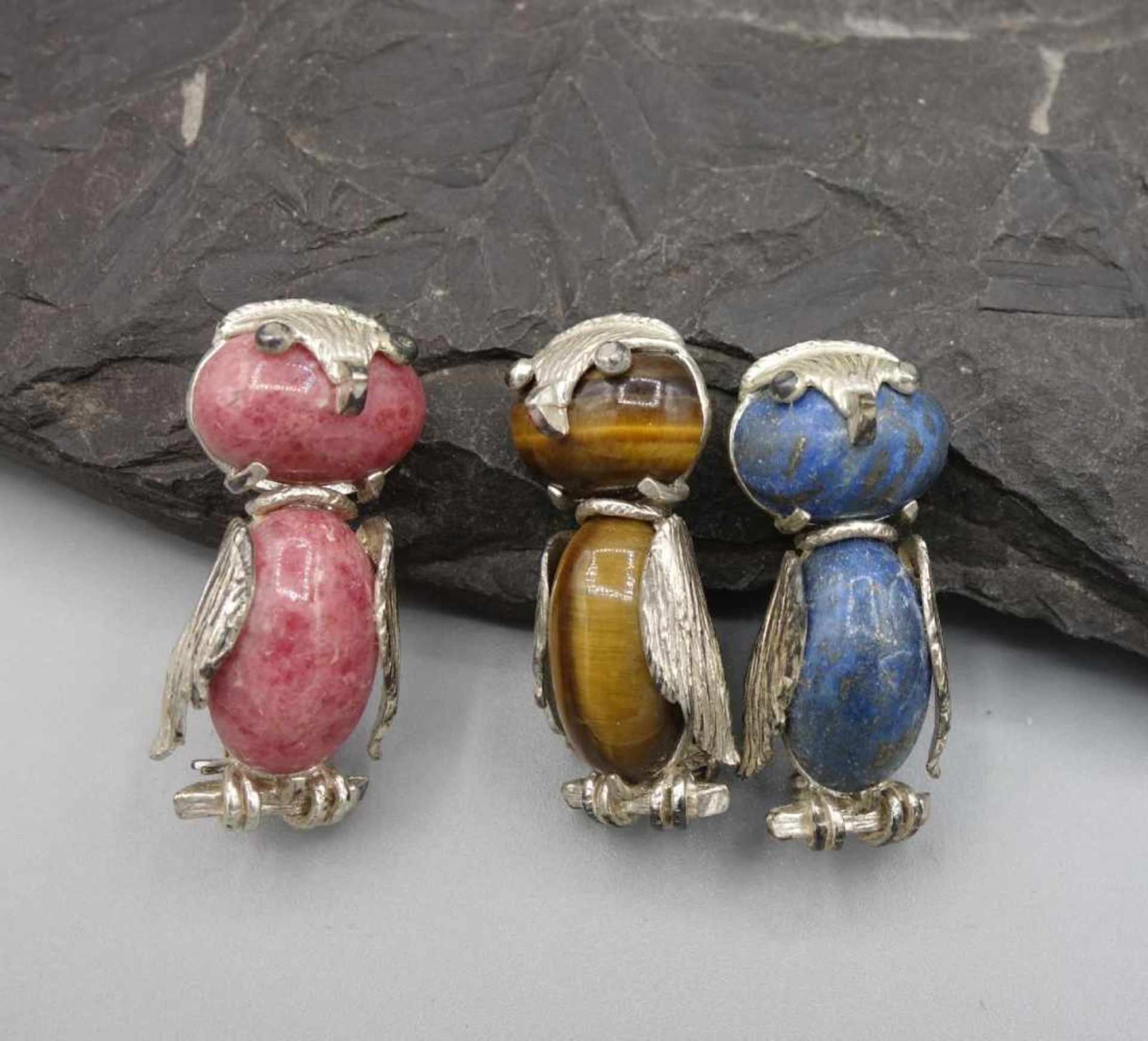 DREI FIGÜRLICHE BROSCHEN "EULEN" / owl brooches, 20. Jh., 835er Silber, unleserliche