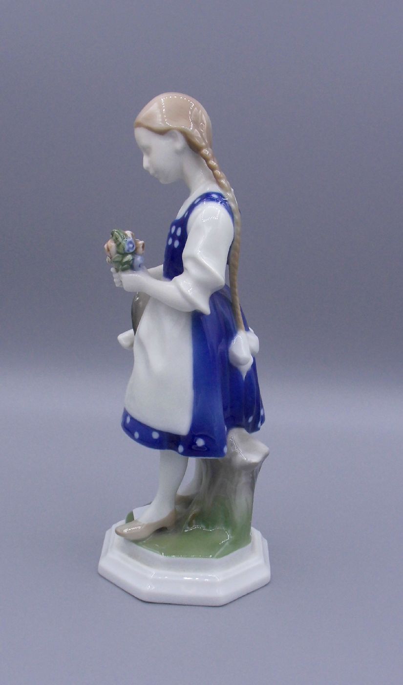 PORZELLANFIGUR "Tiroler Mädchen" / porcelain sculpture of a tyrolean girl, Manufaktur Rosenthal, - Image 2 of 6